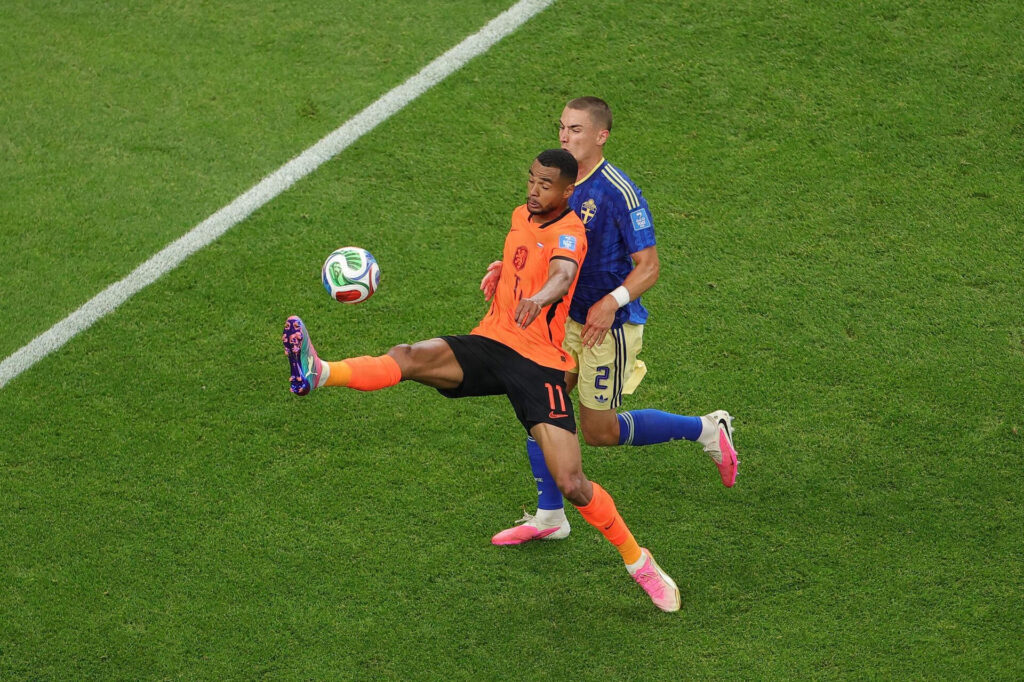 Cody Gakpo i aktion for Holland mod Sverige ved VM 2026