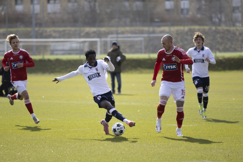 James Bogere i reserveholdskamp for AGF