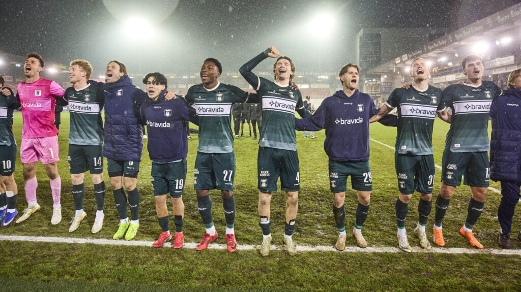 AGF-spillerne jubler ovenpå sejr i Vejle.