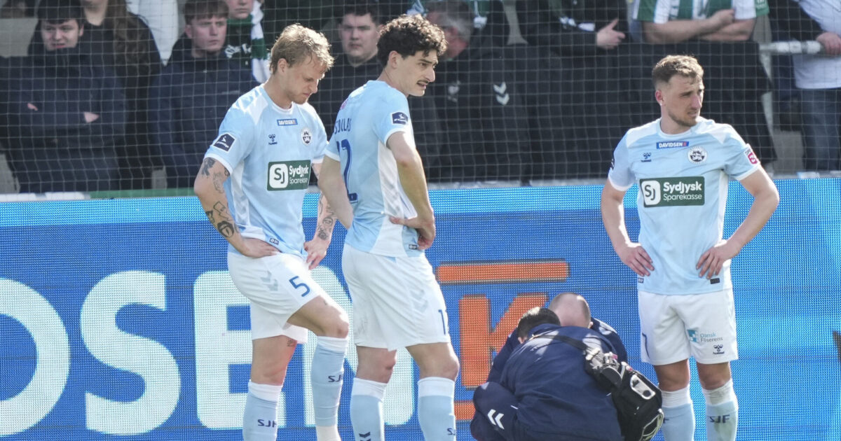 Målmand blev båret fra banen: Nu deler Sønderjyske godt nyt Foto: Claus Fisker/Ritzau Scanpix