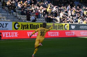 Kristian Kirkegaard jubler over scoring