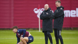 Brian Riemer og Morten Wieghorst taler