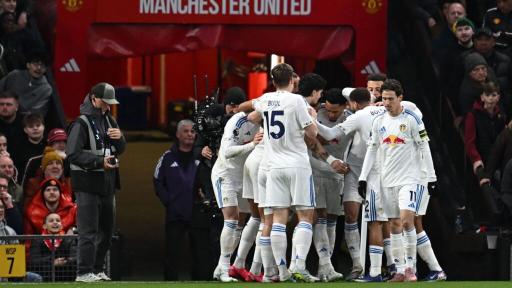 Leeds fejrer scoring mod Manchester United
