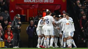 Leeds fejrer scoring mod Manchester United