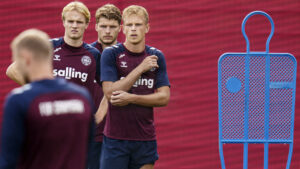 Lucas Høgsberg under en træning med det danske landshold