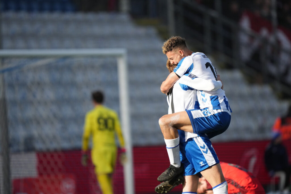 Jona Niemic og Marcus McCoy jubler.