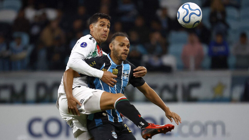 Martin Braithwaite i aktion for Gremio mod chilenske Palestino.
