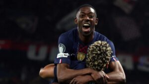 PSG fejrer en scoring mod Bayern