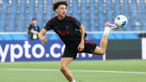 Maghnes Akliouche under en træning med Paris Saint-Germain.