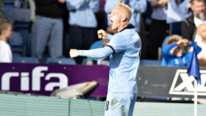 Laurits Raun Pedersen fejrer en scoring for Randers FC