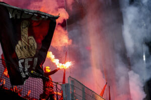 FC Midtjyllands fans med pyro.