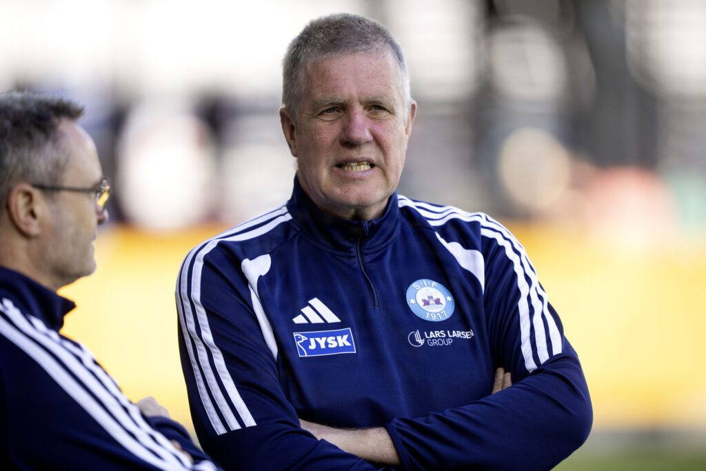 Kent Nielsen står med armene over kors.