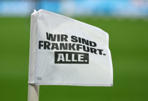 Eintracht Frankfurts hjørneflag.