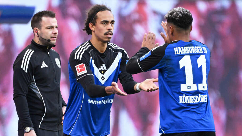 Yussuf Poulsen skiftes ind for HSV.