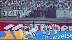 Wolfsburg-spillere jubler efter scoring.