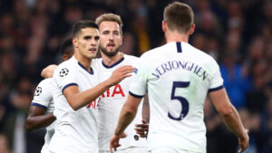 Tottenham-spillere jubler efter scoring.