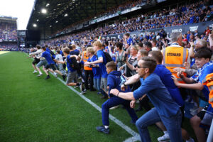 Ipswich Town fans invaderer banen