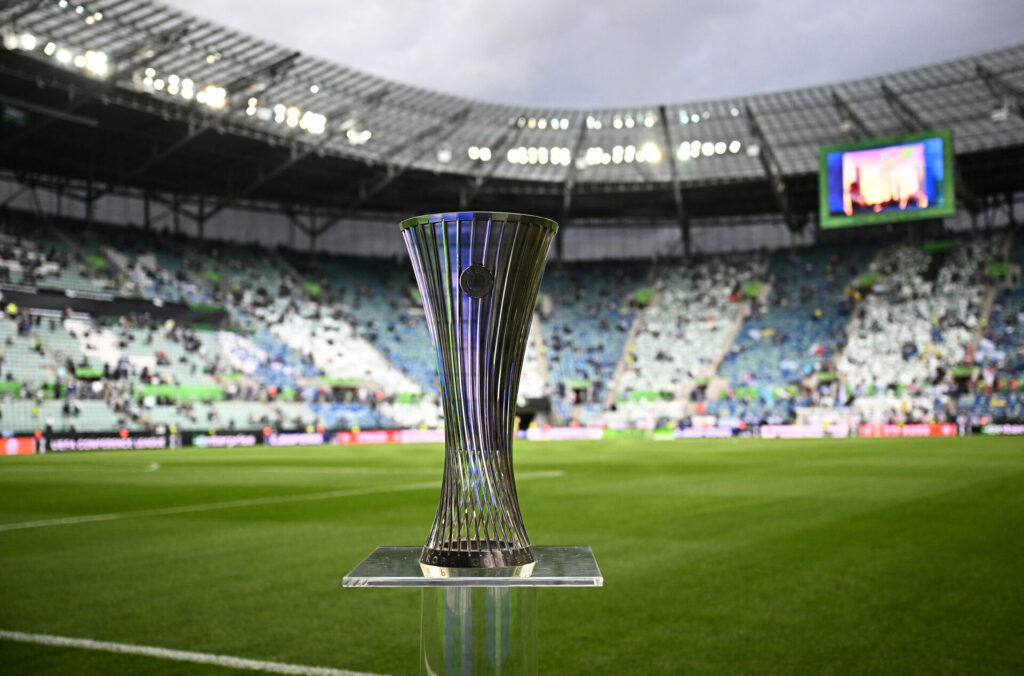 Conference League-trofæ