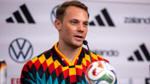 Manuel Neuer til pressemøde.
