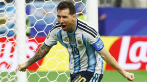 Messi jubler efter scoring.