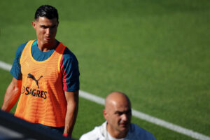 Cristiano Ronaldo og Roberto Martinez til træning ved VM 2026.