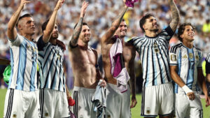 Lionel Messi og holdkammeraterne jubler.