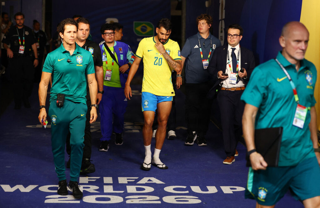 Lucas Paqueta kommer ud af spillertunnellen, VM 2026.