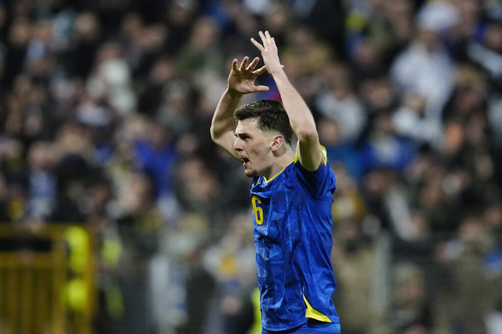 Benjamin Tahirovic hæver armene over hovedet