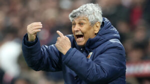 Mircea Lucescu laver fagter til sine spillere.