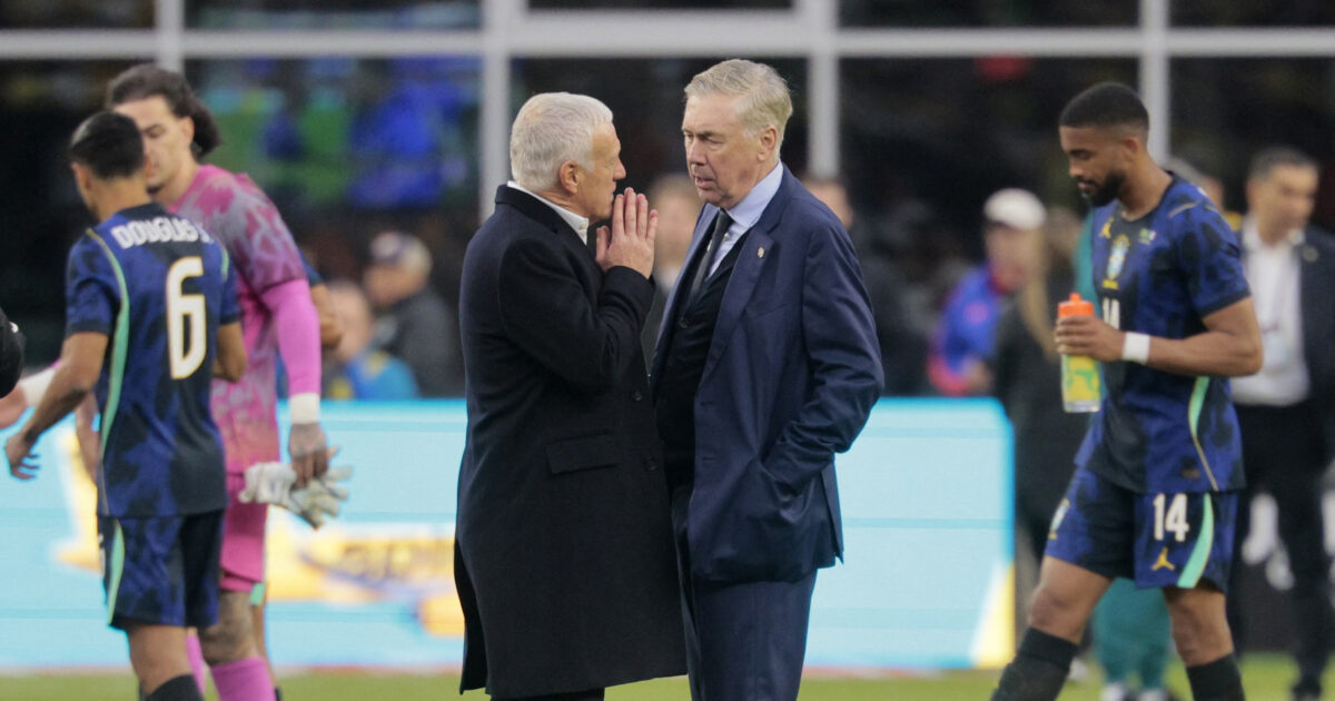 Grådighed? 600 kroner for kort bustur til VM Frankrig og Brasilien spillede i marts træningskamp på stadion i Foxborough. Her de to landstrænere Carlo Ancelotti og Didier Deschamps. Foto: Brian Snyder/REUTERS