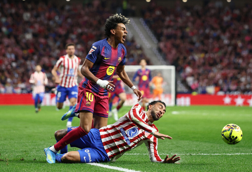 Lamine Yamal bliver fældet