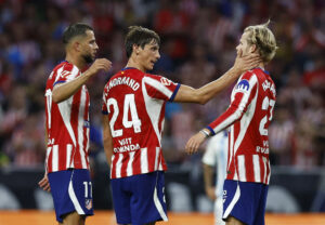 Atletico Madrds Morten Hjulmand, Robin Le Normand og David Hancko jubler efter sejren over Malaga den 19. august 2026.