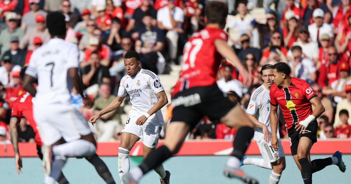 Real Madrid sender serveretten til Barcelona: Snubler mod miniput Foto: Nacho Doce/REUTERS