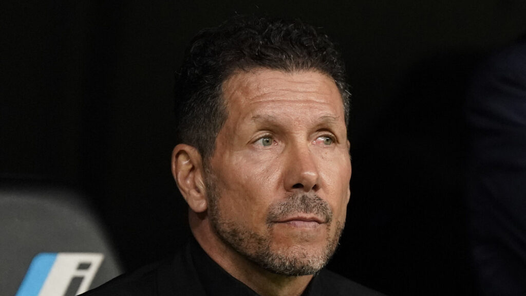 Diego Simeone sidder på trænerbænken