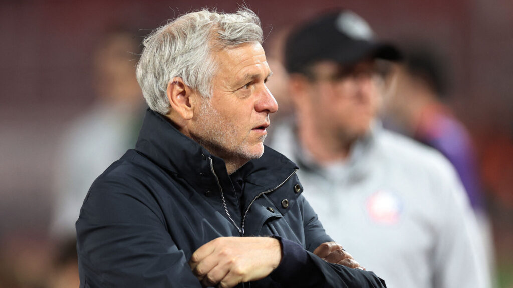 Bruno Genesio med armene over kors.