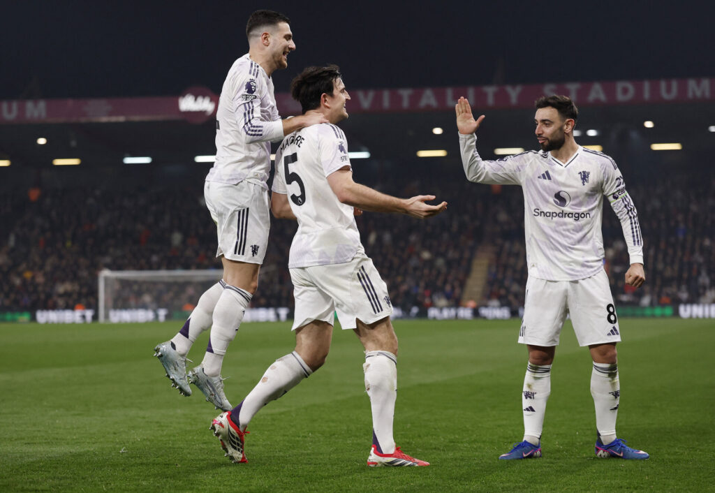 Harry Maguire highfiver.