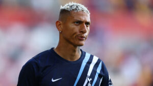 Richarlison med en sammenbidt grimasse.