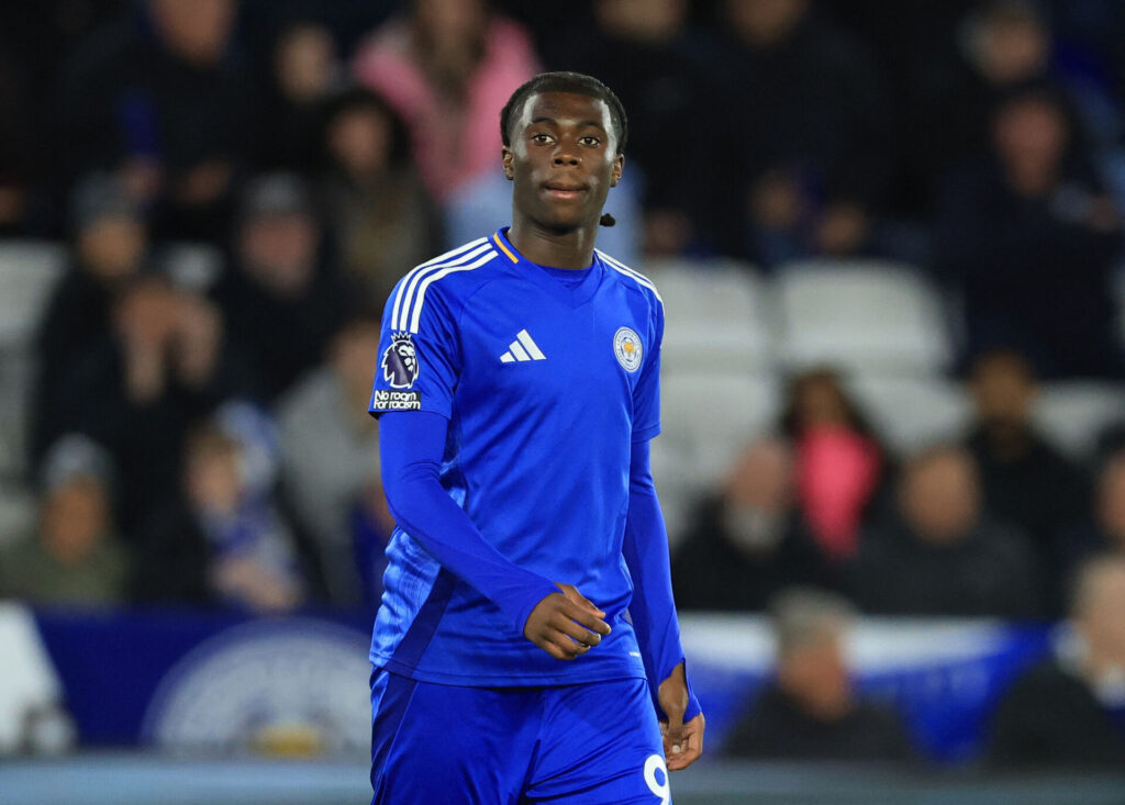 Jermy Monga under en kamp for Leicester.