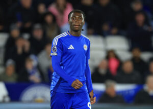 Jermy Monga under en kamp for Leicester.