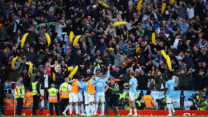 Manchester City fejrer sejren over Liverpool med de medrejsende fans