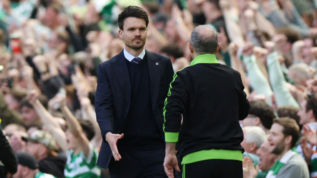 Danny Röhl giver Martin O'Neill hånden