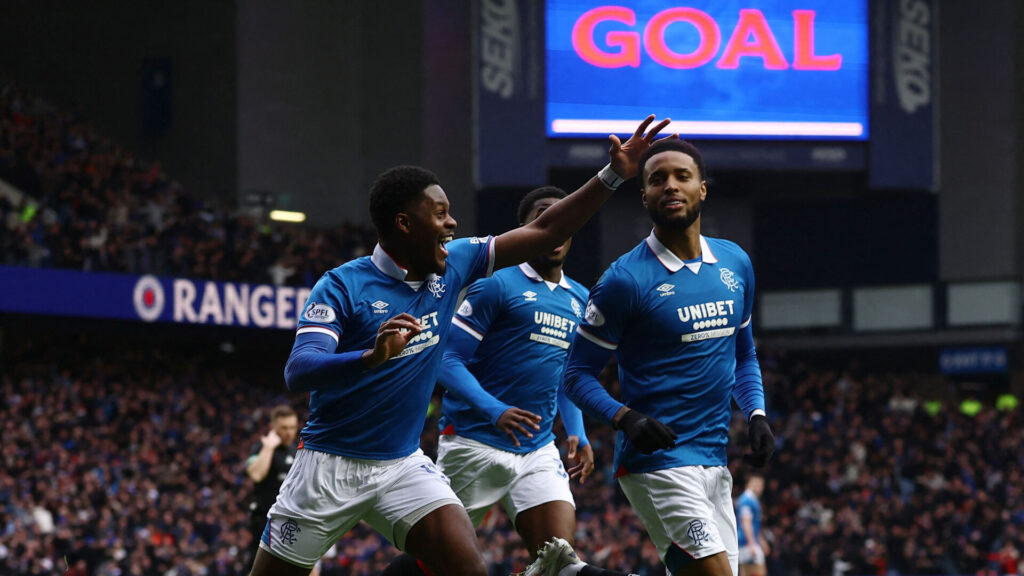Tochi Chukwuani jubler over et Rangers-mål.