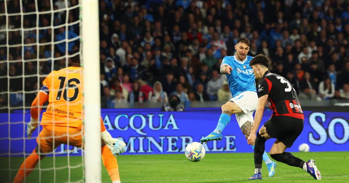 Gulddrømmen lever i Napoli – hænger i tynd tråd for AC Milan Foto: Ciro De Luca/REUTERS