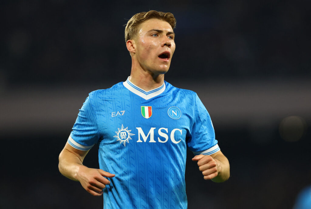 Rasmus Højlund i kamp for Napoli.