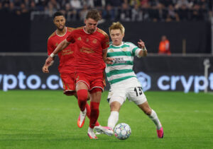 Celtic-spiller og LASK-spiller i duel i CL-playoff kampen