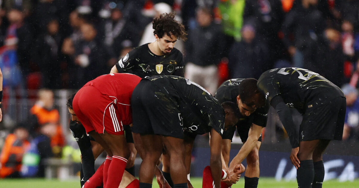 Dyr aften på Anfield: Stjerne båret fra banen i Liverpools CL-nedtur Foto: Action Images via Reuters/Lee
