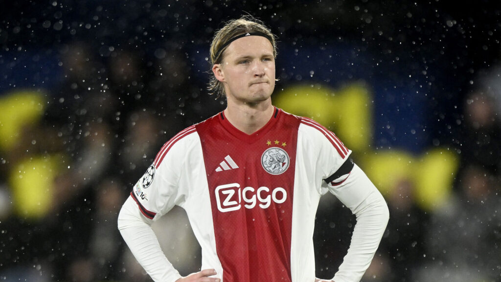 Kasper Dolberg i kamp for Ajax