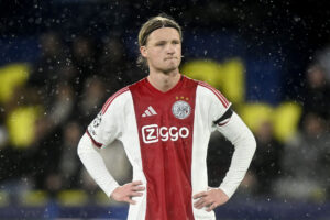 Kasper Dolberg med hænderne i siden da Ajax mødte Villareal i CL