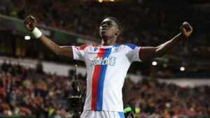 Ismaïla Sarr jubler efter scoring.