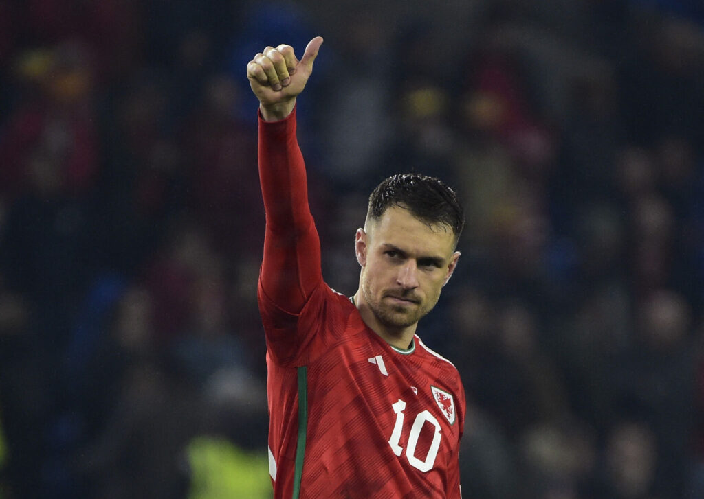 Aaron Ramsey med en thumbs up.